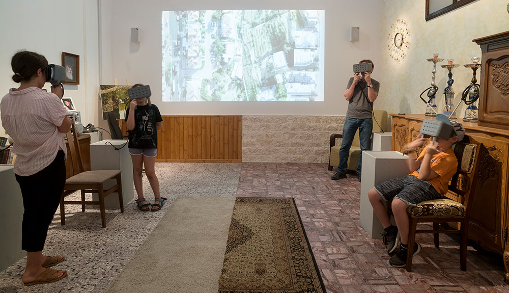 Daniel Landau, Visitors, 2018. Media installation